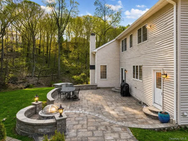 $1,300,000 | 3 Nickleby Place, Cortlandt Manor, NY 10567