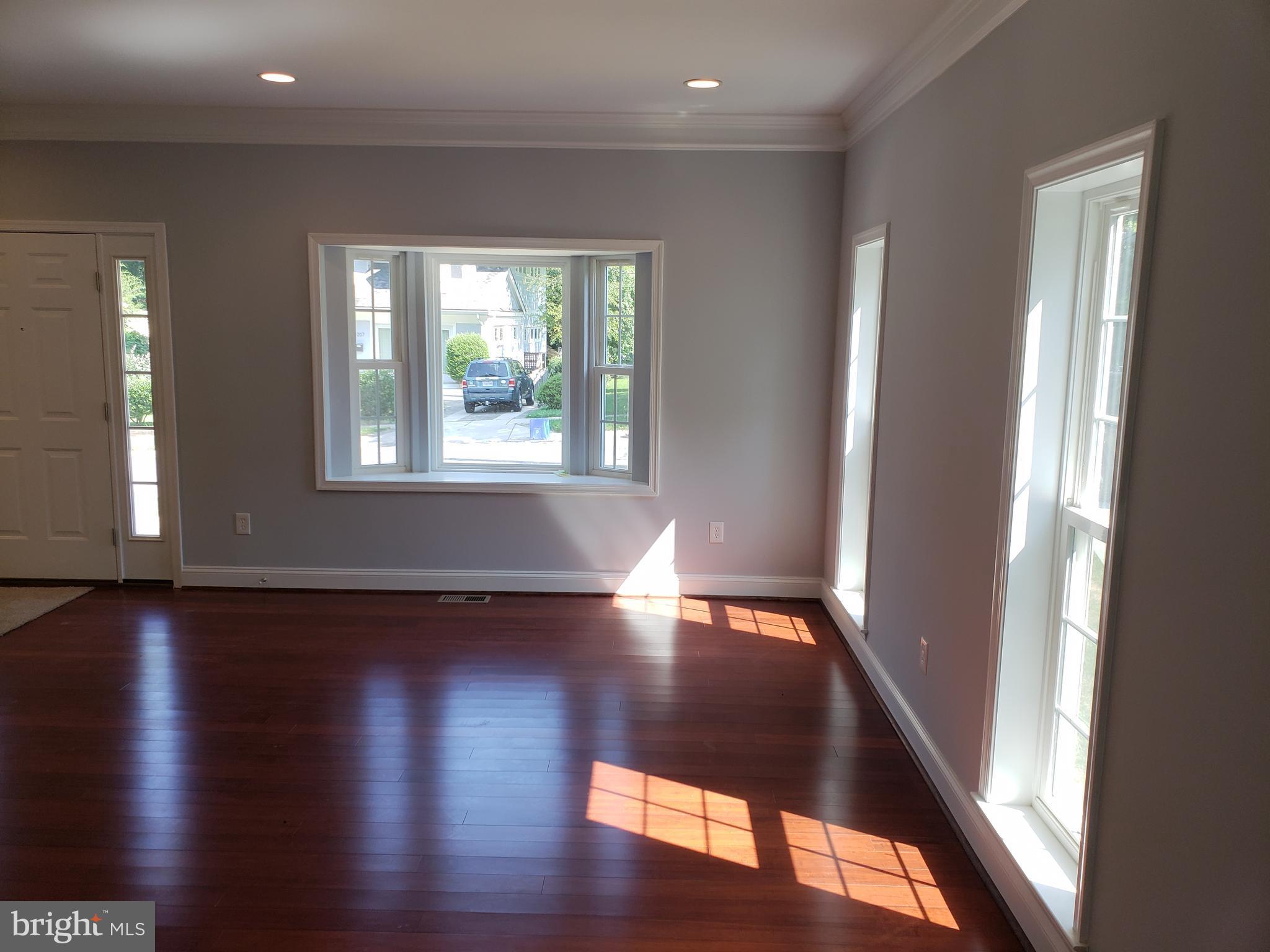 3206 Edgewood Road Kensington, MD 20895 - Photo 8 of 27 Living Room