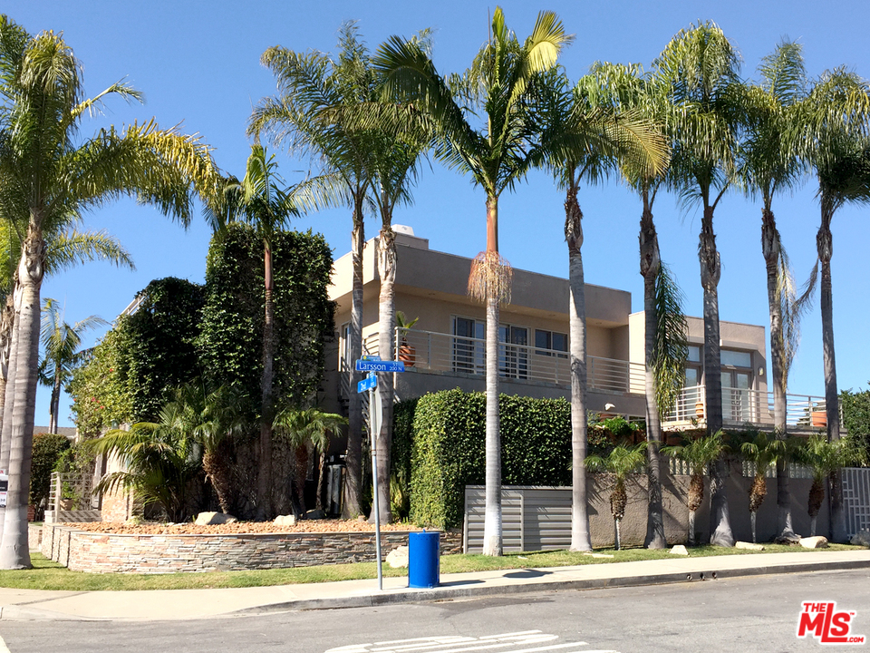 201 Larsson Street Manhattan Beach, CA 90266 - Photo 1 of 36
