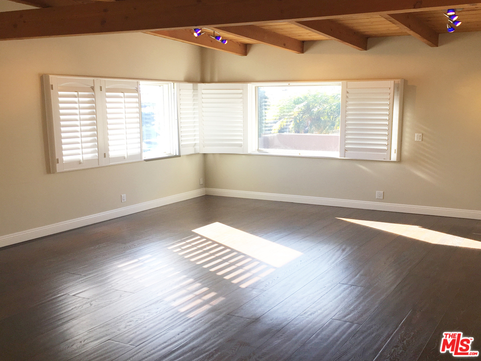 201 Larsson Street Manhattan Beach, CA 90266 - Photo 11 of 36