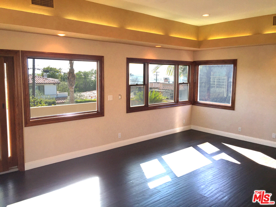 201 Larsson Street Manhattan Beach, CA 90266 - Photo 16 of 36
