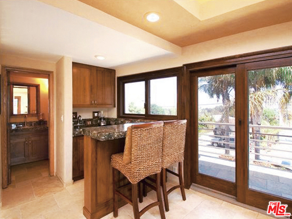 201 Larsson Street Manhattan Beach, CA 90266 - Photo 19 of 36