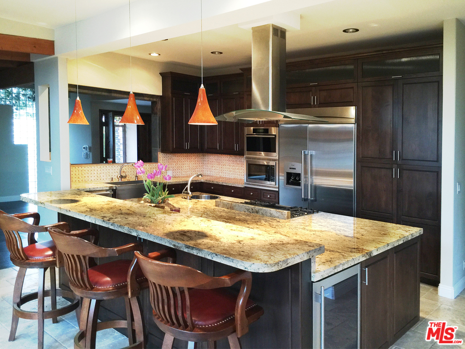 201 Larsson Street Manhattan Beach, CA 90266 - Photo 3 of 36