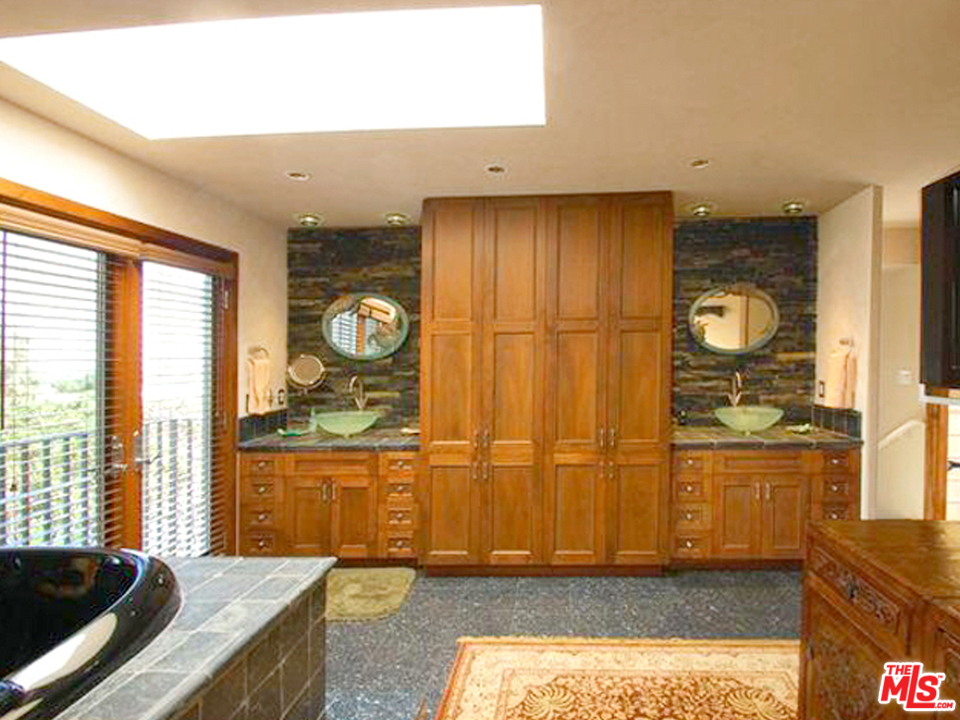201 Larsson Street Manhattan Beach, CA 90266 - Photo 22 of 36