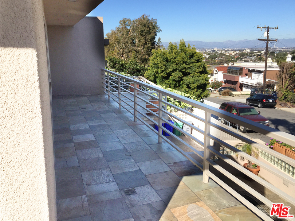 201 Larsson Street Manhattan Beach, CA 90266 - Photo 27 of 36