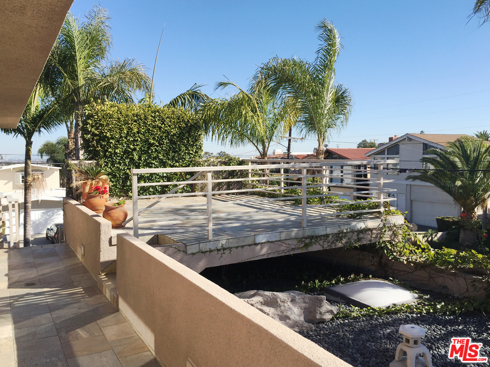 201 Larsson Street Manhattan Beach, CA 90266 - Photo 28 of 36