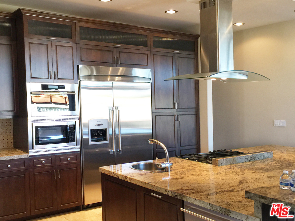 201 Larsson Street Manhattan Beach, CA 90266 - Photo 4 of 36