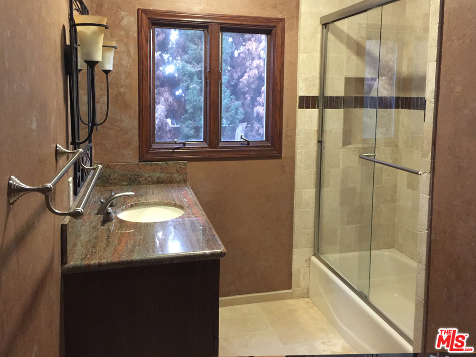 201 Larsson Street Manhattan Beach, CA 90266 - Photo 9 of 36