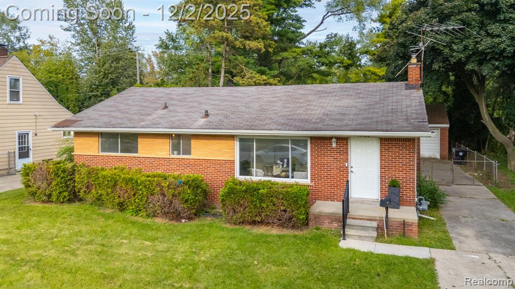 17150 Wakenden Redford, MI 48240 - Photo 4 of 35