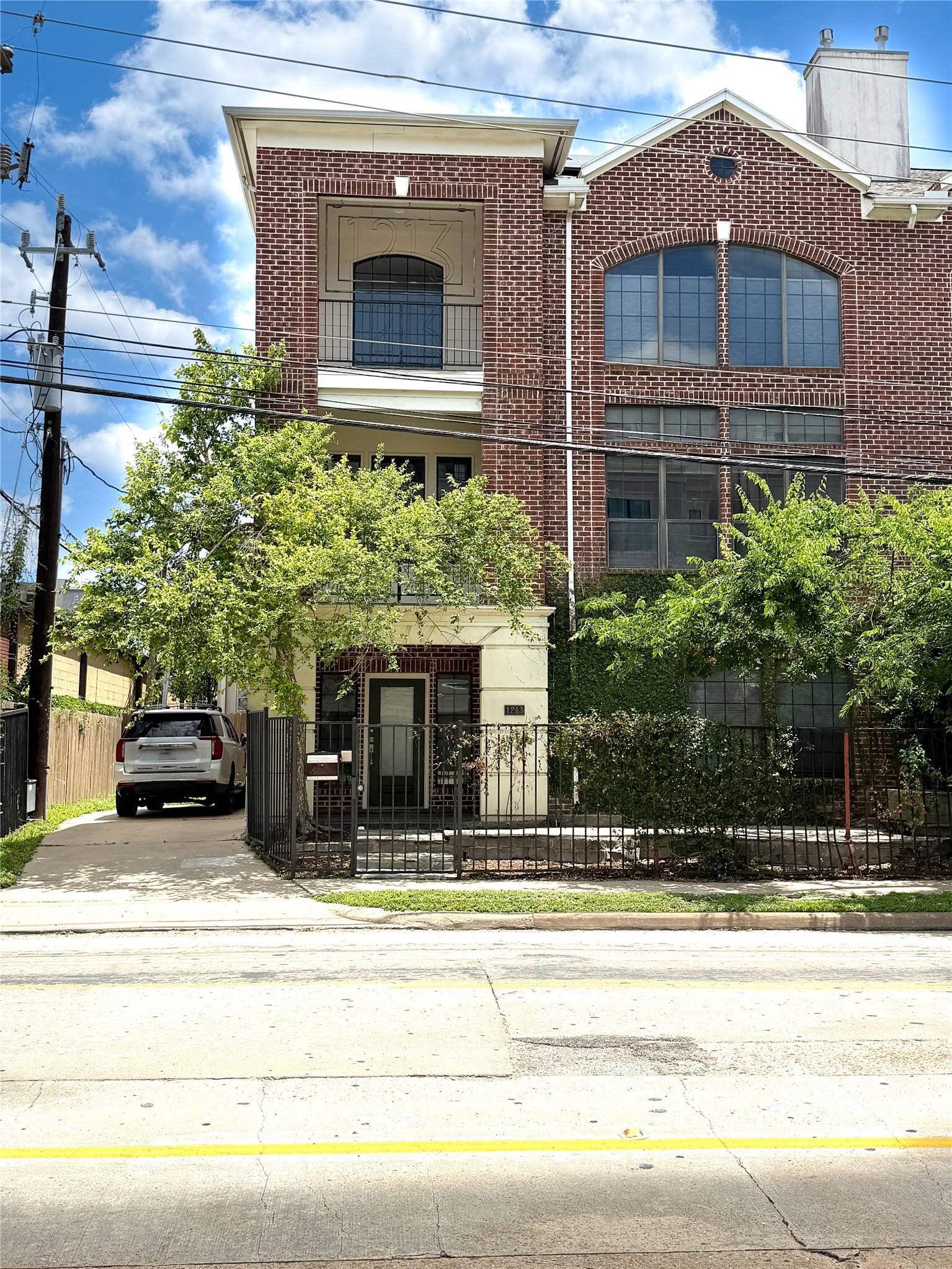 1213 Dunlavy Street Houston, TX 77019 - Photo 2 of 27 a house view