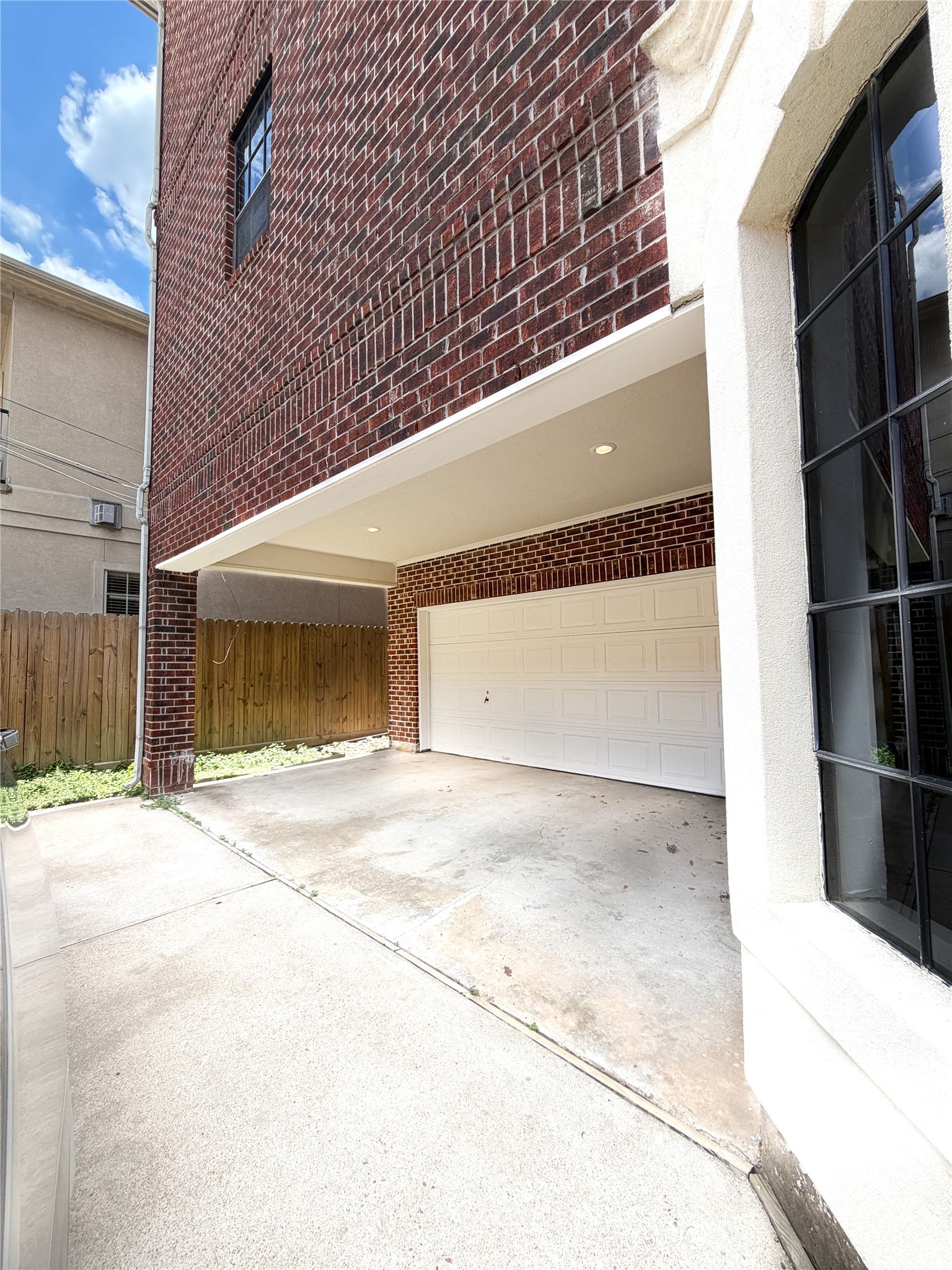 1213 Dunlavy Street Houston, TX 77019 - Photo 5 of 27 a view of a backyard of a house