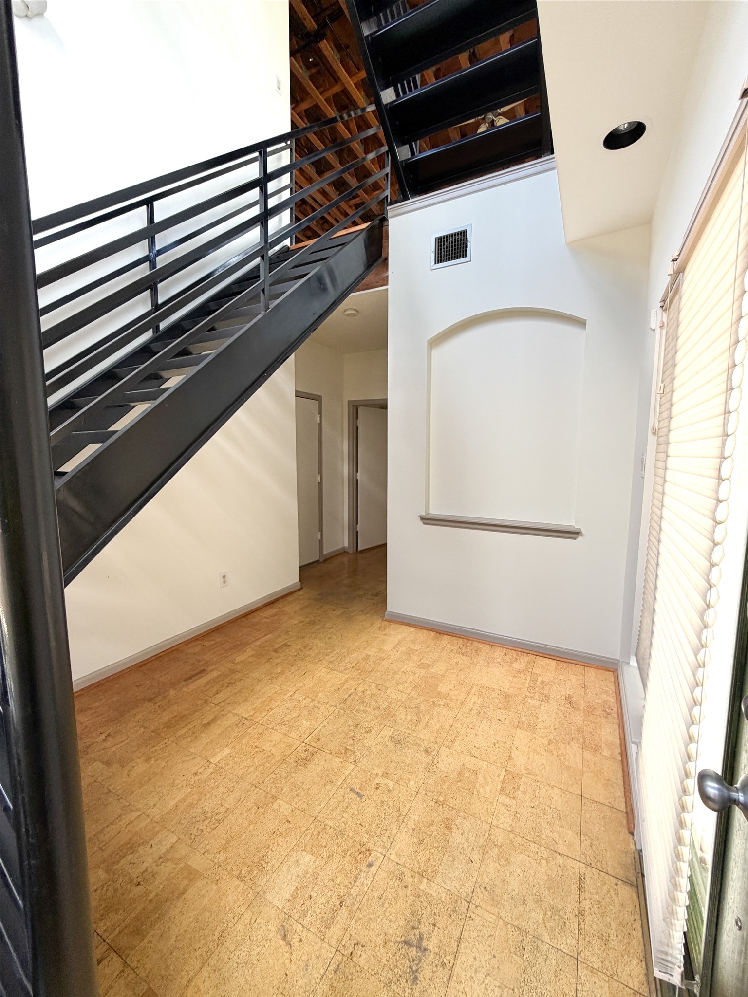 1213 Dunlavy Street Houston, TX 77019 - Photo 8 of 27 a view of a garage