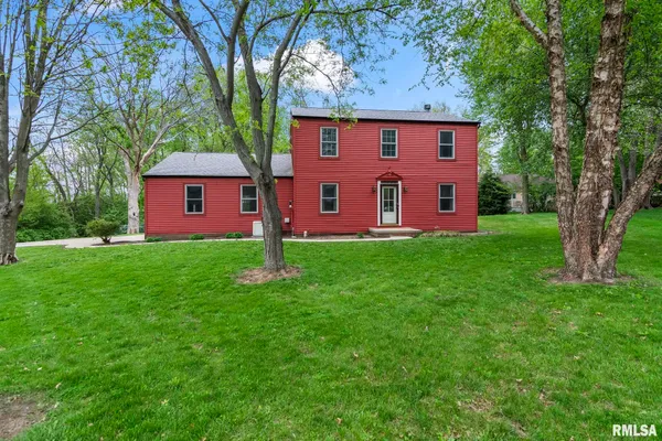 $299,900 | 38 Wedgewood Lane, Girard, IL 62640