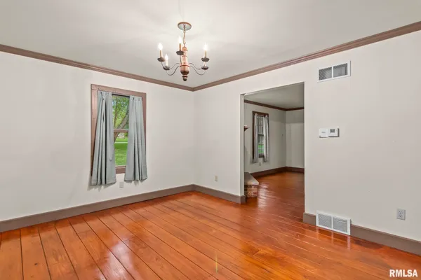$299,900 | 38 Wedgewood Lane, Girard, IL 62640