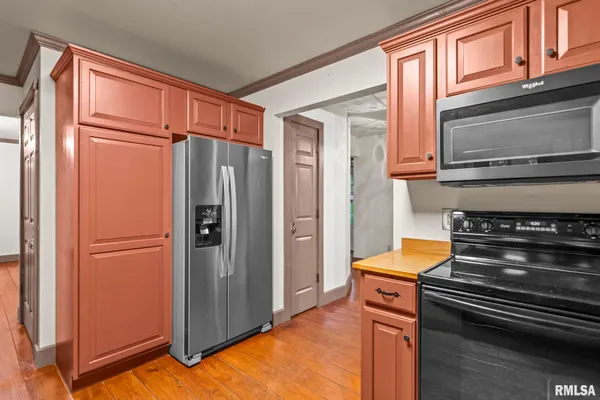$299,900 | 38 Wedgewood Lane, Girard, IL 62640