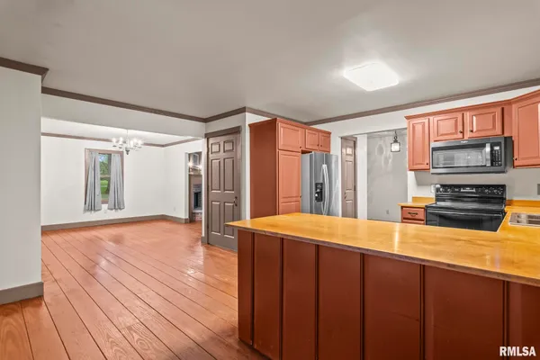 $299,900 | 38 Wedgewood Lane, Girard, IL 62640