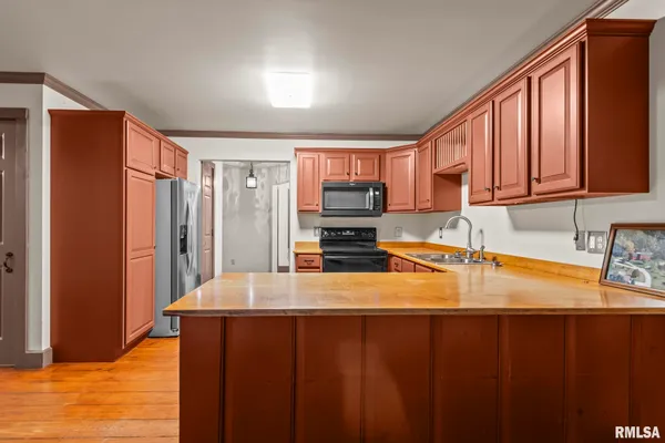 $299,900 | 38 Wedgewood Lane, Girard, IL 62640