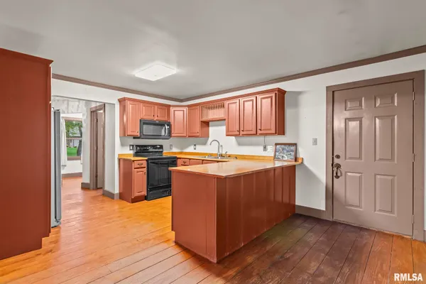 $299,900 | 38 Wedgewood Lane, Girard, IL 62640