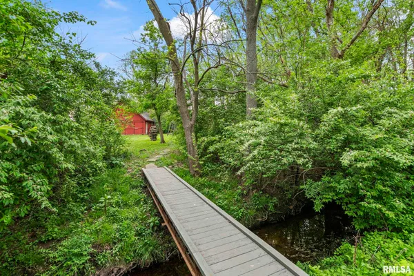 $299,900 | 38 Wedgewood Lane, Girard, IL 62640