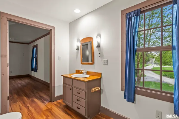 $299,900 | 38 Wedgewood Lane, Girard, IL 62640