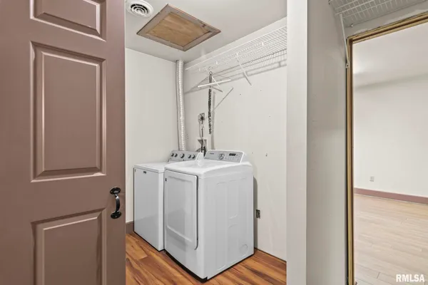 $299,900 | 38 Wedgewood Lane, Girard, IL 62640