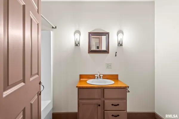 $299,900 | 38 Wedgewood Lane, Girard, IL 62640