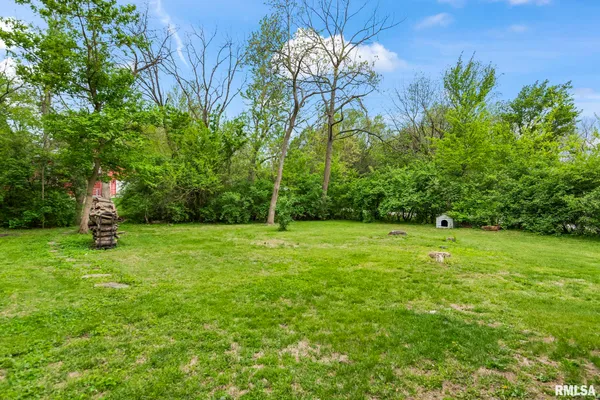 $299,900 | 38 Wedgewood Lane, Girard, IL 62640