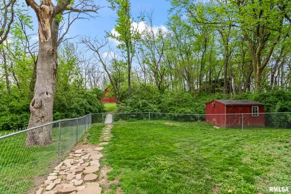 $299,900 | 38 Wedgewood Lane, Girard, IL 62640