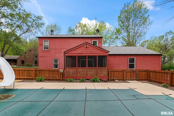 $299,900 | 38 Wedgewood Lane, Girard, IL 62640