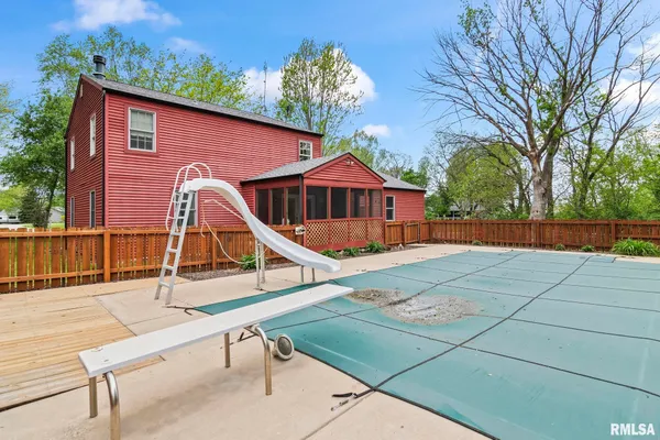 $299,900 | 38 Wedgewood Lane, Girard, IL 62640