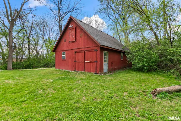 $299,900 | 38 Wedgewood Lane, Girard, IL 62640