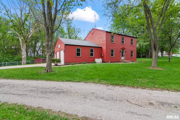 $299,900 | 38 Wedgewood Lane, Girard, IL 62640