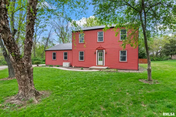 $299,900 | 38 Wedgewood Lane, Girard, IL 62640