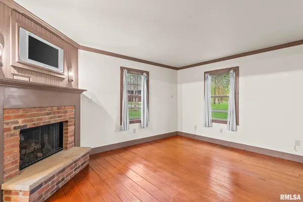 $299,900 | 38 Wedgewood Lane, Girard, IL 62640