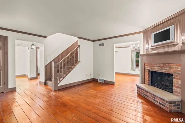 $299,900 | 38 Wedgewood Lane, Girard, IL 62640