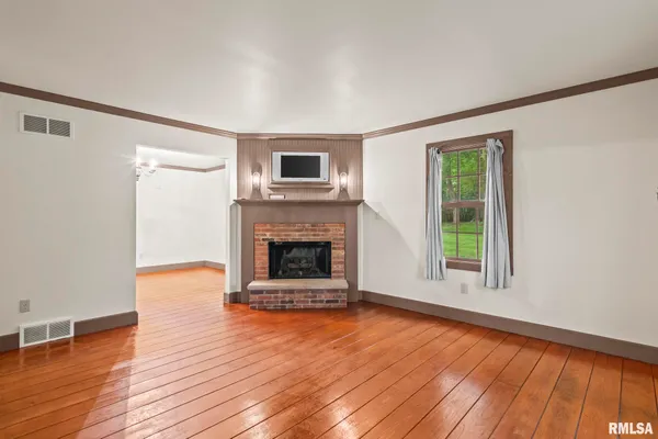$299,900 | 38 Wedgewood Lane, Girard, IL 62640