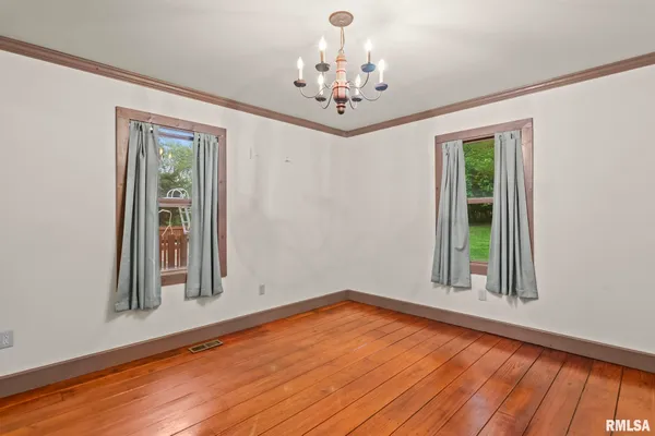 $299,900 | 38 Wedgewood Lane, Girard, IL 62640