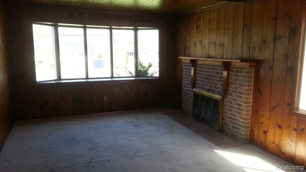6685 State Road Fort Gratiot, MI 48059 - Photo 4 of 9 living.jpg
