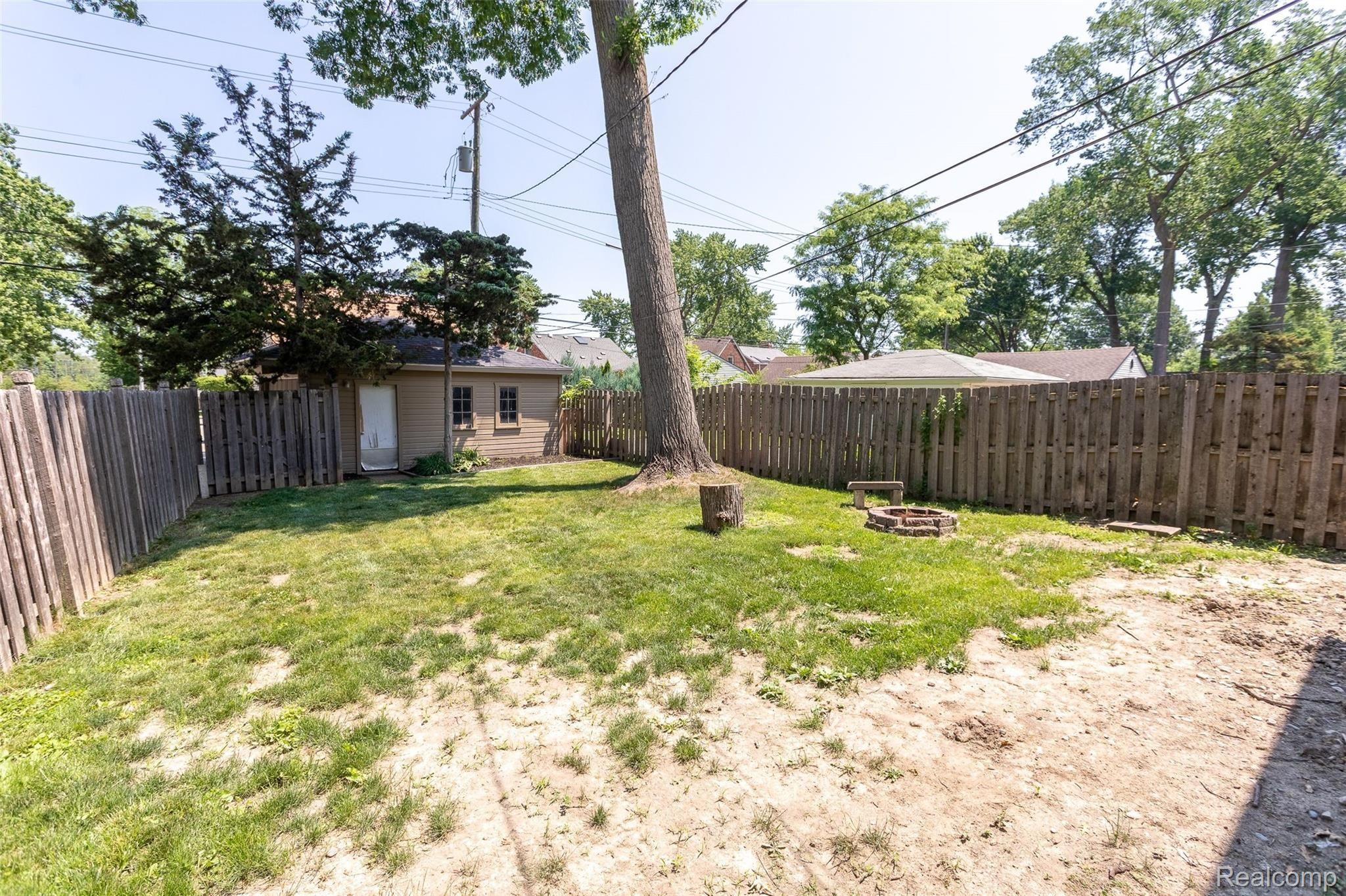 1866 Littlestone Road Grosse Pointe, MI 48236 - Photo 32 of 33 lxpzTwsg.jpeg