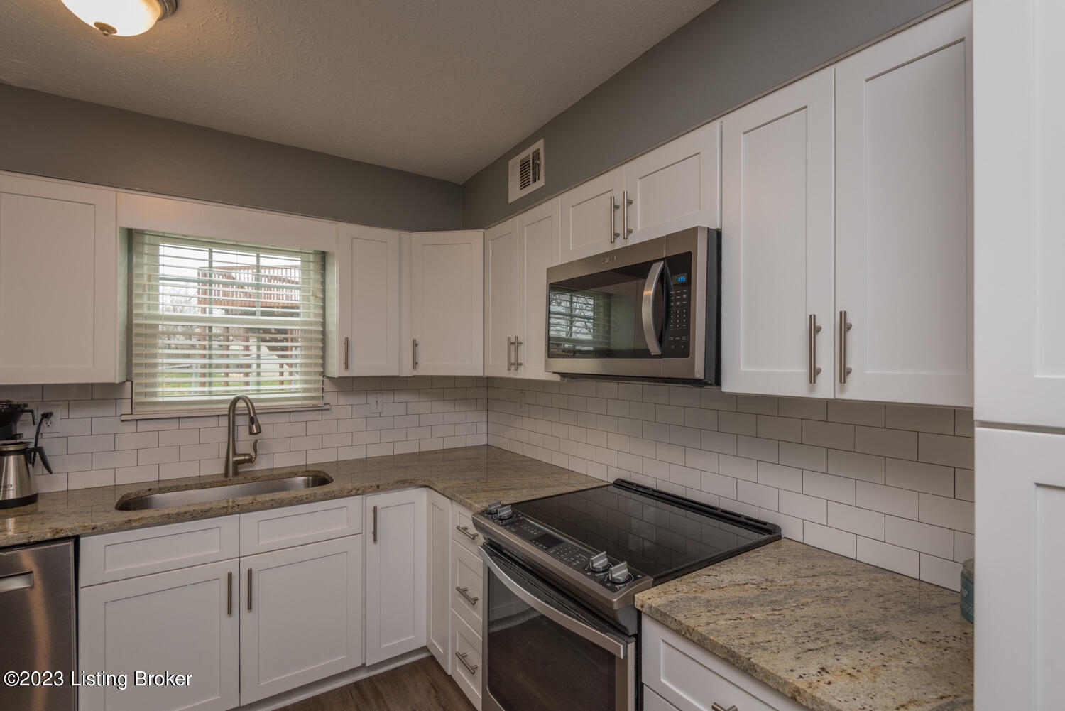 6001 Hickory Tree Road Louisville, KY 40291 - Photo 11 of 27 016