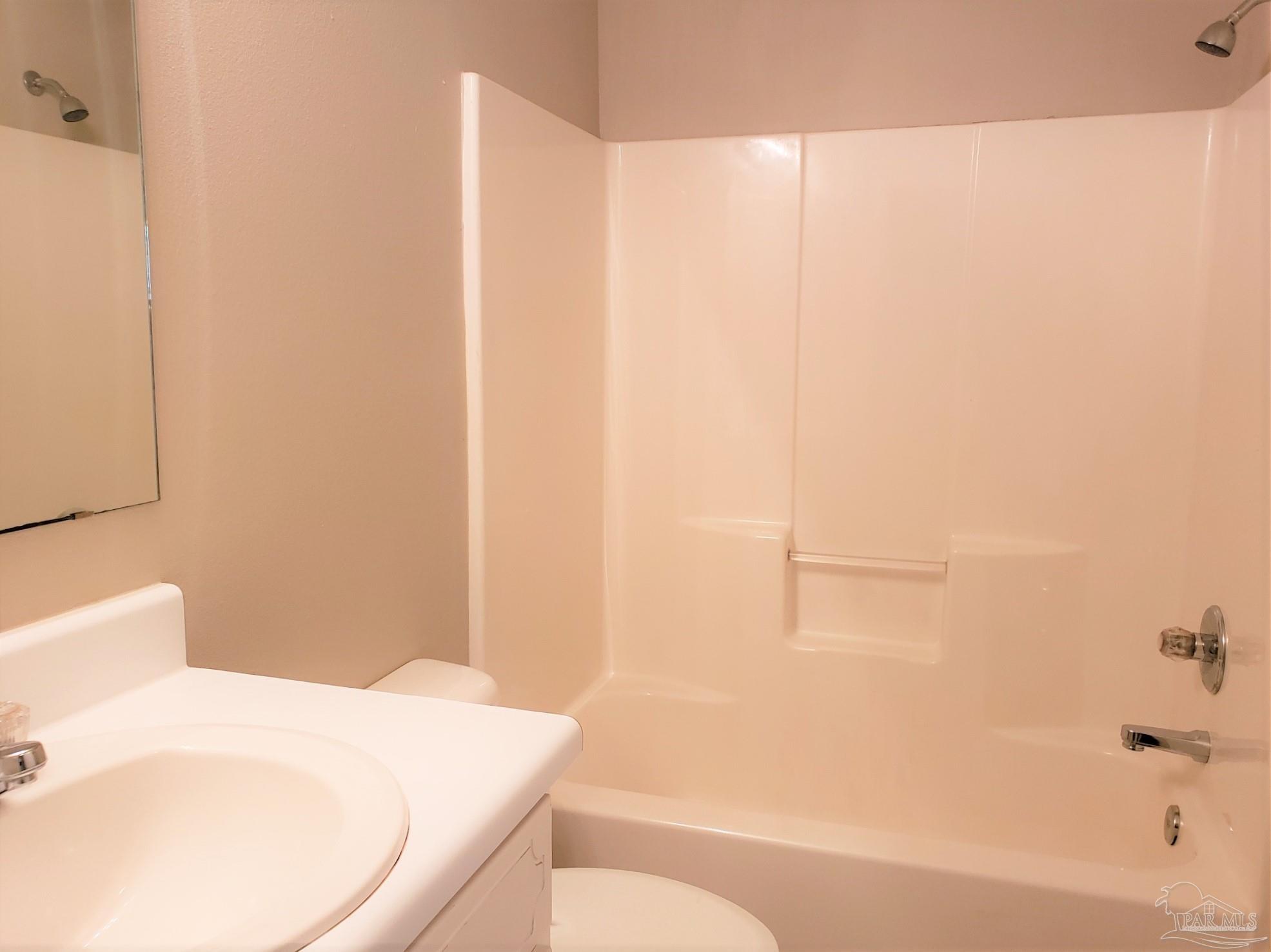 5222 Medina Road, Unit B Pensacola, FL 32507 - Photo 7 of 11