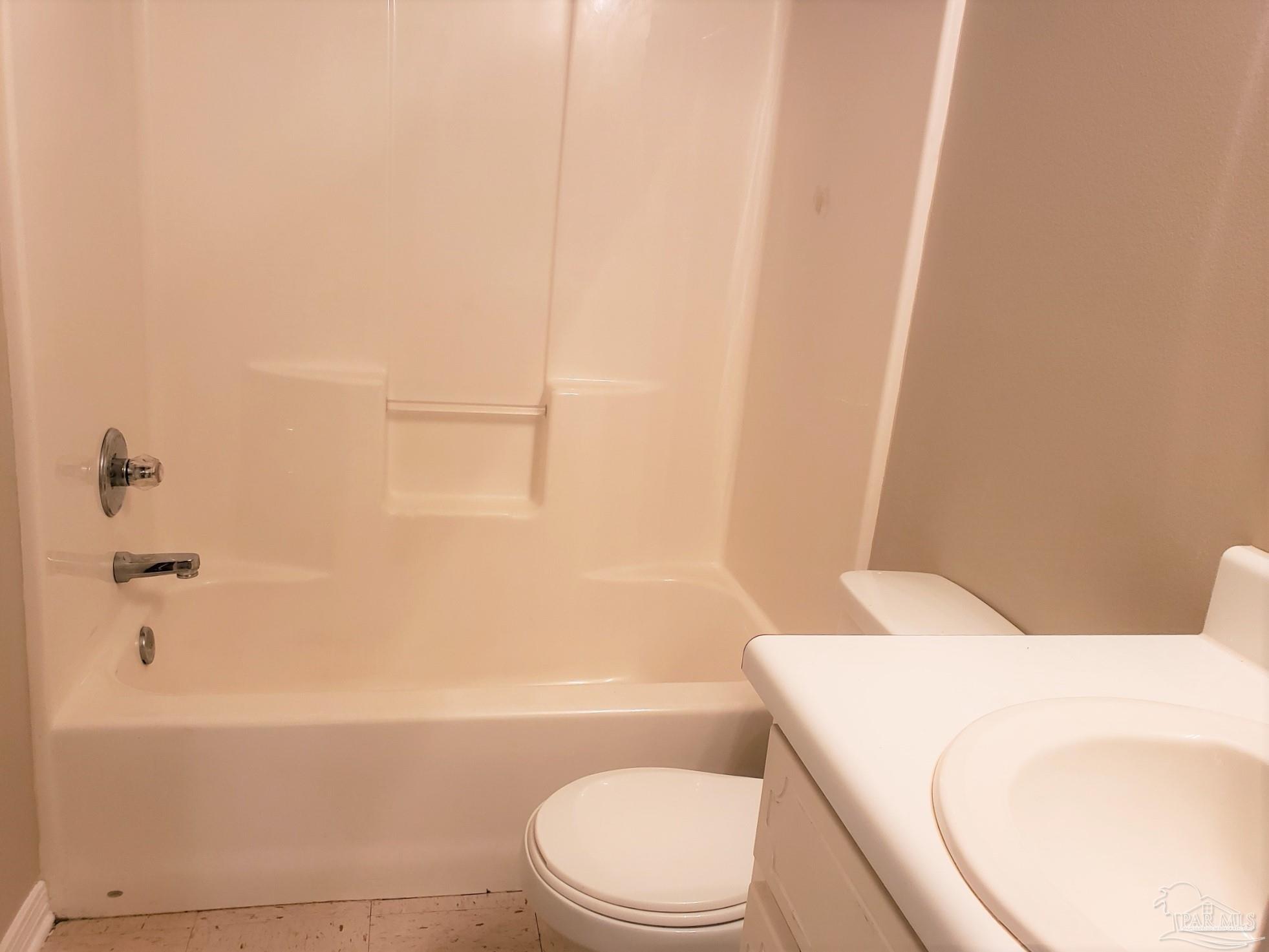 5222 Medina Road, Unit B Pensacola, FL 32507 - Photo 9 of 11