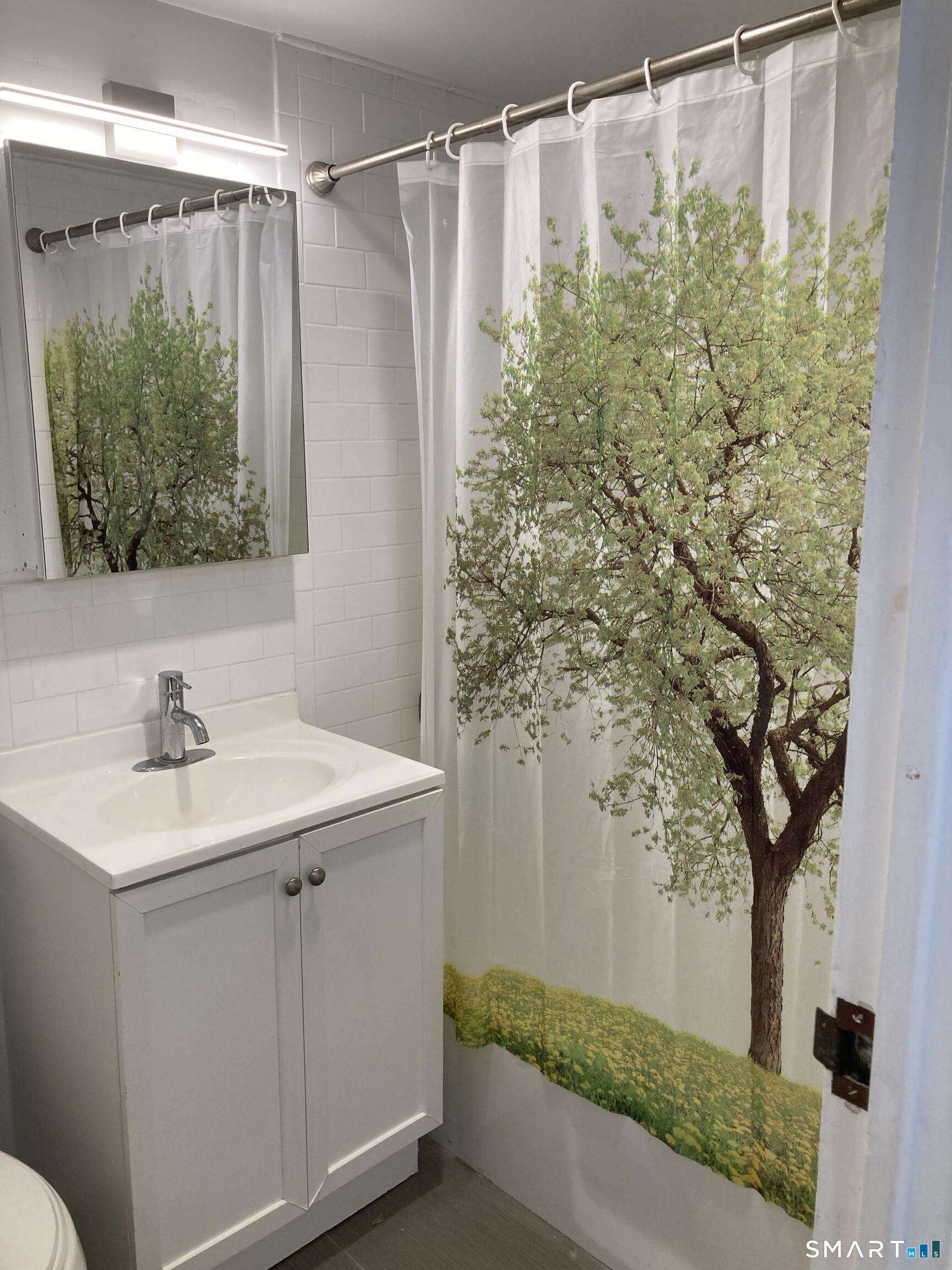 87 Glenbrook Road, Unit 6E Stamford, CT 06902 - Photo 14 of 23 a bathroom with a sink and mirror