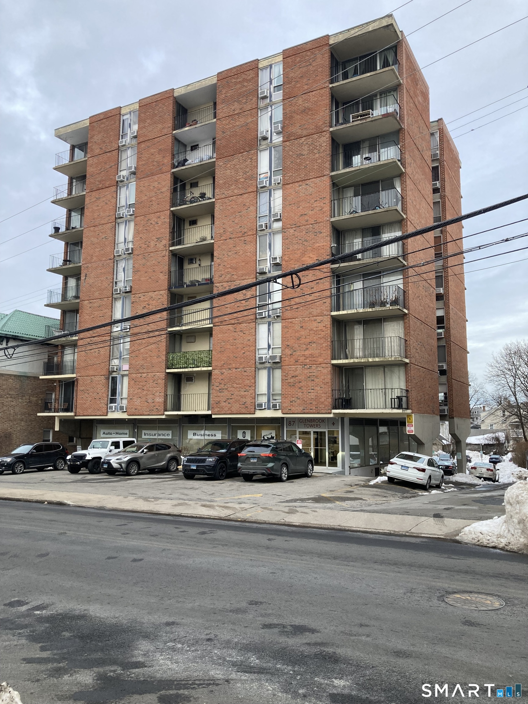 87 Glenbrook Road, Unit 6E Stamford, CT 06902 - Photo 21 of 23 a tall building sitting on the side of a street