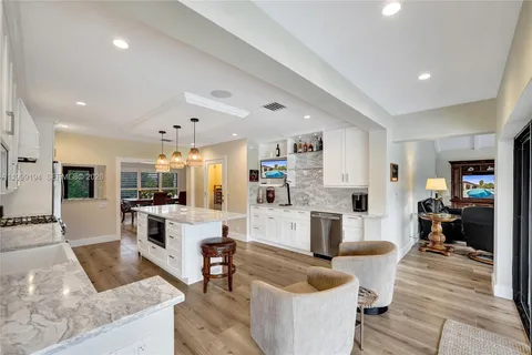 $3,500,000 | 2832 Northeast 26th Street, Fort Lauderdale, FL 33305