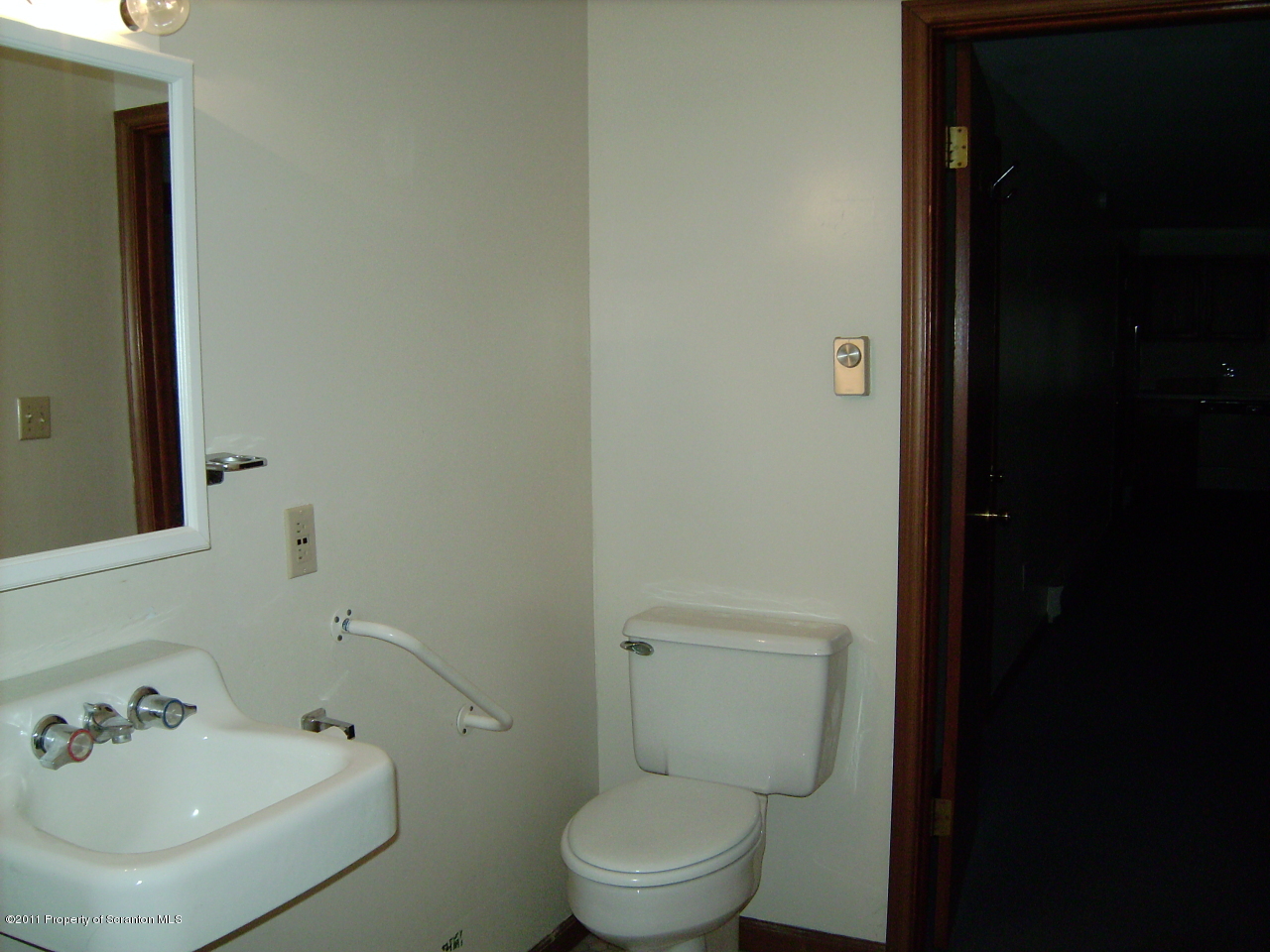 2031 Green Ridge Street Dunmore, PA 18512 - Photo 5 of 7 Gallery Image 5