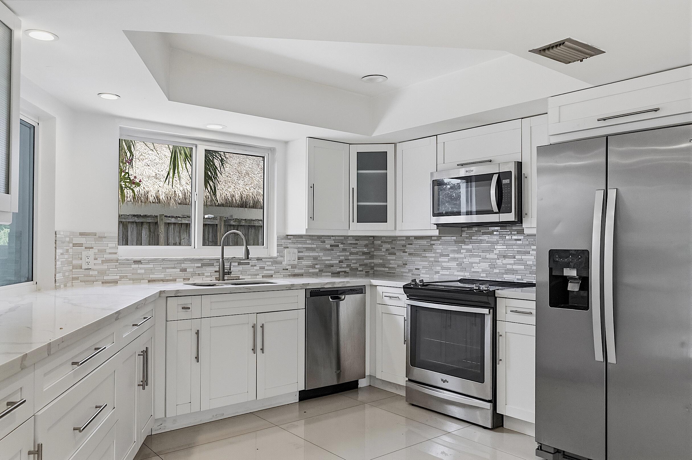 2910 Northeast 40th Court Lighthouse Point, FL 33064 - Photo 14 of 49 2910 NE 40th Ct - - 013