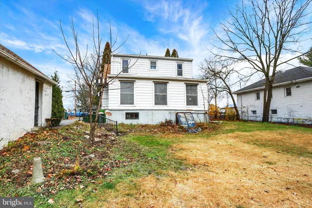 a house view with a outdoor space