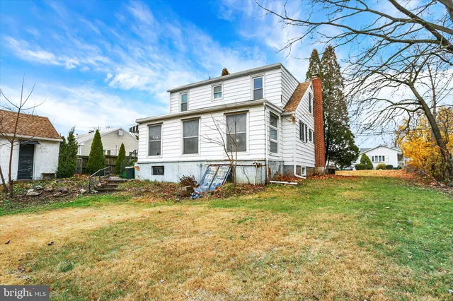 a view of a house with a big yard
