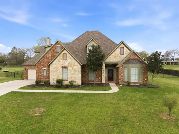 $600,000 | 132 Silver Rose Boulevard, Burleson, TX 76028